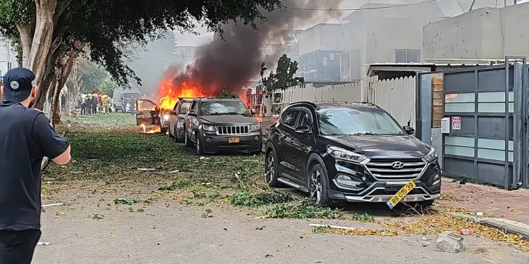 Hezbolá ataca el centro de Israel con andanada de cohetes