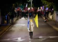 Manifestantes protestan en Jerusalén para pedir la liberación de los rehenes retenidos en la Franja de Gaza, el 27 de noviembre de 2024 (Chaim Goldberg/Flash90)