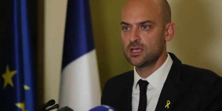 El ministro de Asuntos Exteriores de Francia, Jean-Noel Barrot, ofrece una conferencia de prensa en Jerusalén el 7 de octubre de 2024, tras su reunión con su homólogo israelí. (Ahmad Gharabli/AFP)