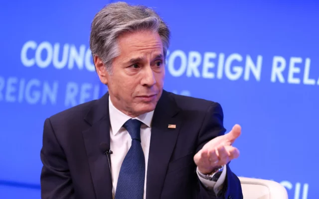 Blinken: Irán podría acelerar su programa nuclear tras perder defensas