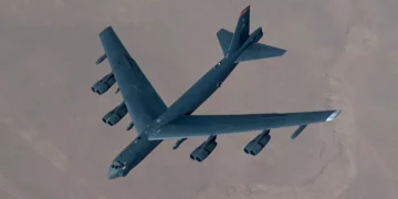 Bombarderos B-52 atacan decenas de sitios del ISIS en Siria