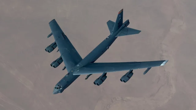 El bombardero B-52H vuela 14.080 km sin repostar
