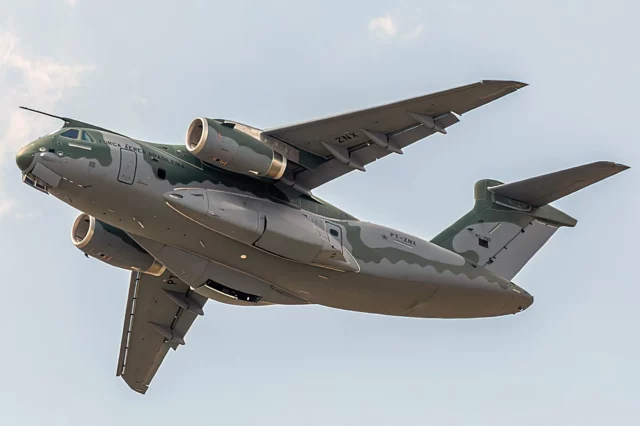 Lituania adquiere avión de transporte Embraer C-390 para reforzar su defensa