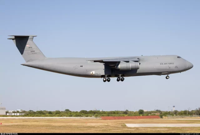 Pentágono reactiva la potencia del C-5M: contrato millonario para modernizarlo