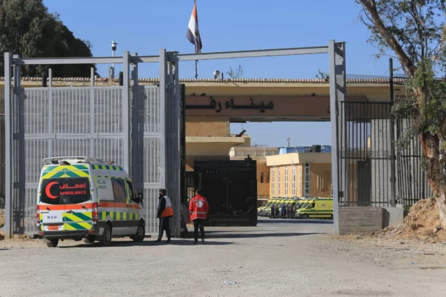 Egipto reanuda envío de ayuda a Gaza a través de Kerem Shalom