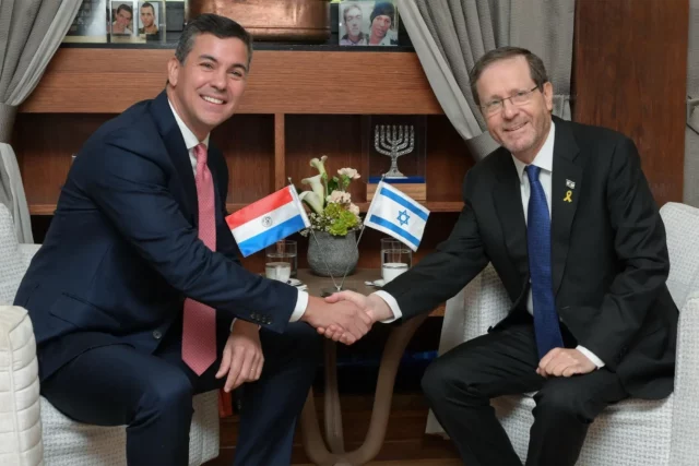 Herzog recibe a Peña en Jerusalén para inaugurar embajada paraguaya