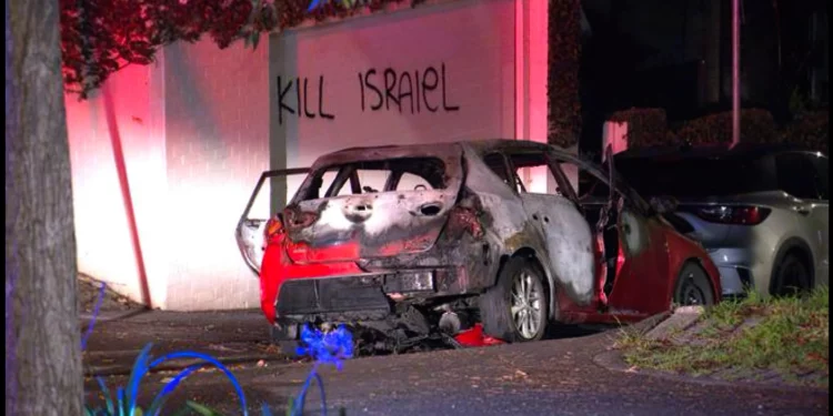 Automóvil incendiado y mensajes antiisraelíes alarman a Sydney