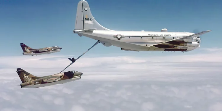 Del KC-97 al KC-46: una breve historia de los aviones cisterna