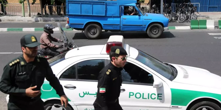 Atentado suicida en Irán deja un policía muerto y otro herido
