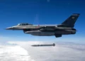 La Fuerza Aérea prueba con éxito el misil SiAW desde un F-16C