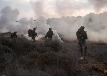 Tropas de la 98 División de las Fuerzas de Defensa de Israel operan en el sur del Líbano, en una fotografía difundida el 15 de diciembre de 2024. (Fuerzas de Defensa de Israel)