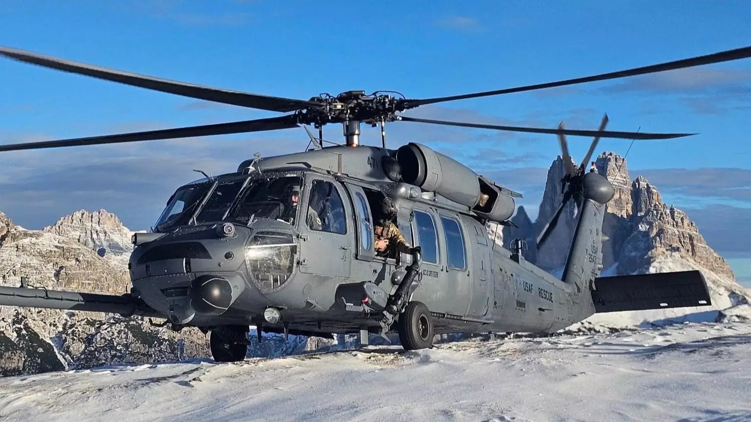 Última misión del HH-60G en Aviano con llegada del HH-60W