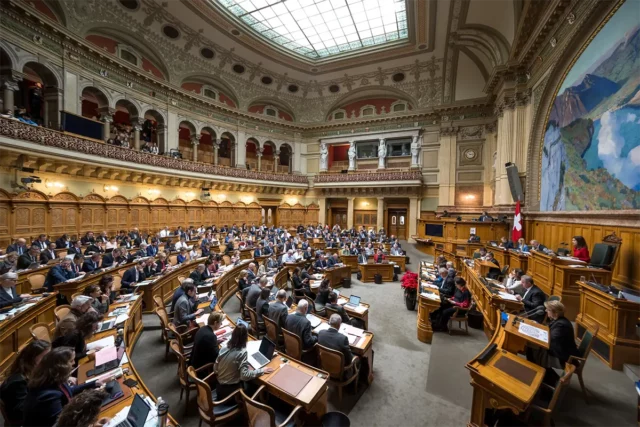 El Parlamento suizo vota a favor de ilegalizar a Hezbolá