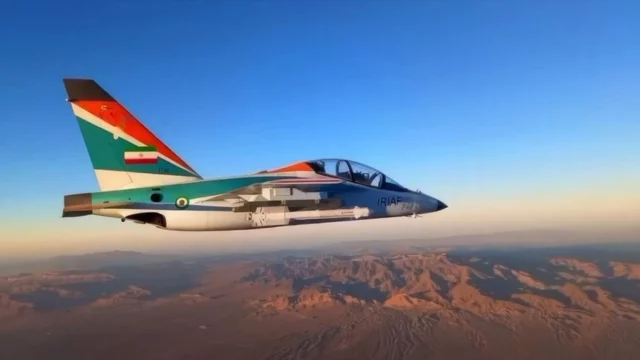 Yak-130 de Irán derriba dron con misil R-73E en ejercicio militar
