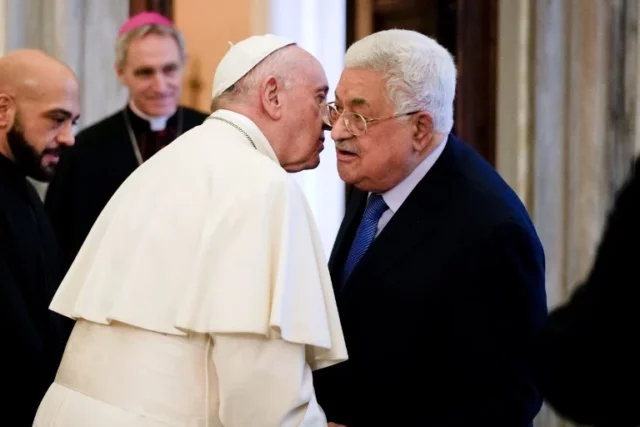 El Papa Francisco se reunirá con Mahmoud Abbas en Italia