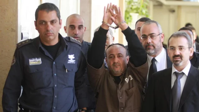 Un informe afirma que Israel liberará a Barghouti y a otros convictos terroristas