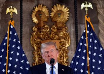 El presidente electo de Estados Unidos, Donald Trump, habla durante una conferencia de prensa en Mar-a-Lago, el lunes 16 de diciembre de 2024, en Palm Beach, Florida (Foto AP/Evan Vucci)