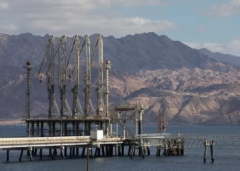 Vista de la terminal petrolera de la empresa Europe Asia Pipeline Company en la ciudad sureña de Eilat, el 14 de enero de 2022. (Noam Revkin Fenton/Flash90)