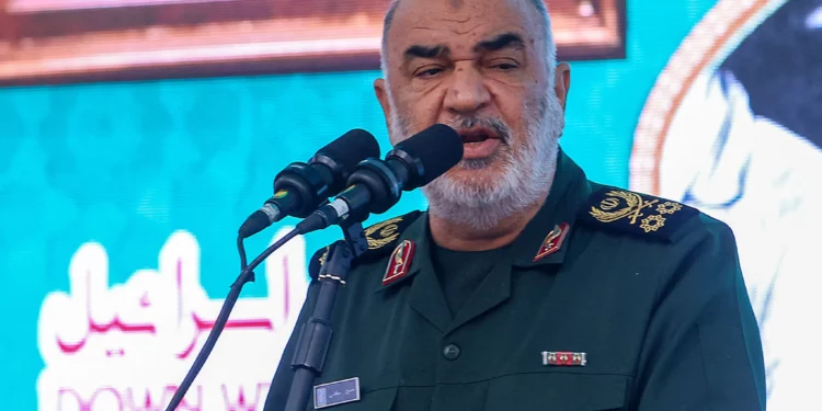 El jefe del Cuerpo de la Guardia Revolucionaria Islámica de Irán, Hossein Salami, habla durante una manifestación frente a la antigua embajada de Estados Unidos en Teherán, el 3 de noviembre de 2024. (ATTA KENARE / AFP)