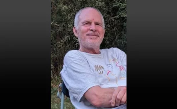 Keith Siegel, capturado por terroristas de Hamás en su casa en el kibutz Kfar Aza el 7 de octubre de 2023 (Cortesía)