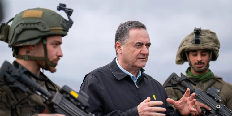 El ministro de Defensa, Israel Katz, visita una posición de las Fuerzas de Defensa de Israel en el sur del Líbano el 22 de diciembre de 2024 (Ariel Hermoni/Ministerio de Defensa)