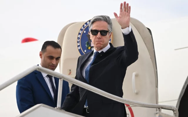Blinken aborda el futuro de Siria con el rey de Jordania en Aqaba