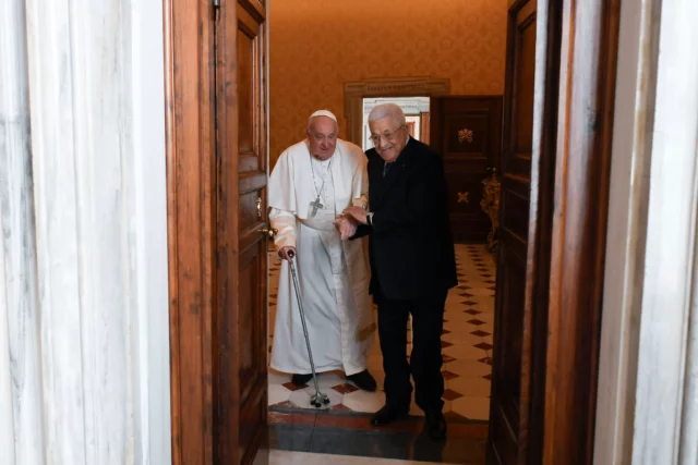 El Papa se reúne con Abbas en el Vaticano