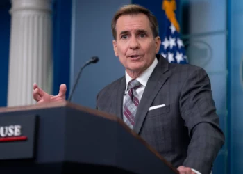 El portavoz del Consejo de Seguridad Nacional de la Casa Blanca, John Kirby, habla en la sesión informativa diaria en la Casa Blanca en Washington, el 23 de octubre de 2024. (AP/ Ben Curtis)