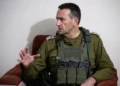 El teniente general Herzi Halevi, jefe del Estado Mayor de las Fuerzas de Defensa de Israel, habla con las tropas en Beit Janún, en el norte de Gaza, el 16 de enero de 2025. (Fuerzas de Defensa de Israel)