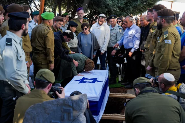 El soldado Oron Shaul, cuyo cuerpo fue recuperado de Gaza, fue enterrado en Israel