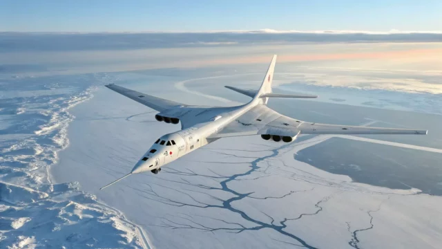 Bombarderos rusos Tu-160 patrullan el Ártico durante 11 horas
