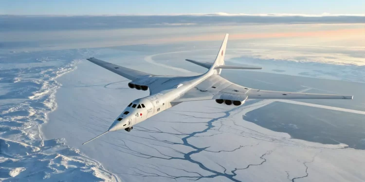 Bombarderos rusos Tu-160 patrullan el Ártico durante 11 horas