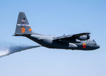 Aviones C-130 con MAFFS combaten incendios en Los Ángeles