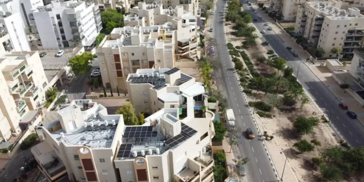 Edificio en Tel Aviv instalará batería solar para emergencias