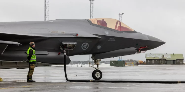 Lockheed Martin certifica los F-35 con combustible sostenible