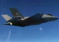 El Su-34 y el F-35 italiano vuelan en proximidad sobre el Báltico