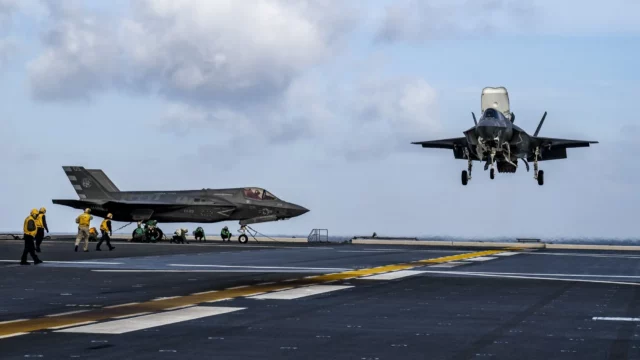 Reino Unido opera por primera vez F-35B en portaaviones japonés JS Kaga