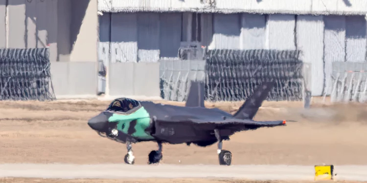 Un vistazo al “Franken-Lightning” construido a partir de dos F-35