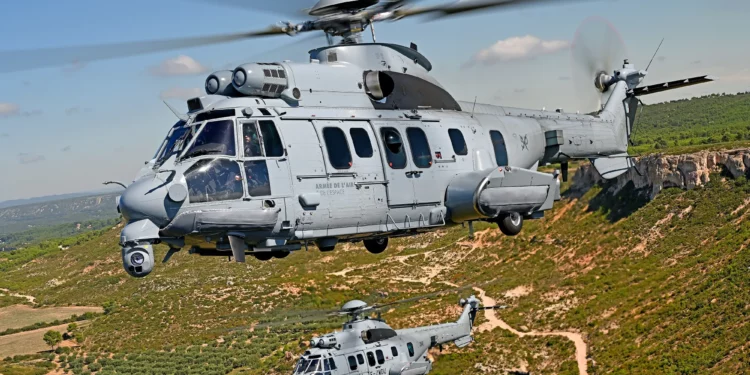 Los dos nuevos helicópteros entregados a la Fuerza Aérea y Espacial francesa. (Crédito de la imagen: Airbus)