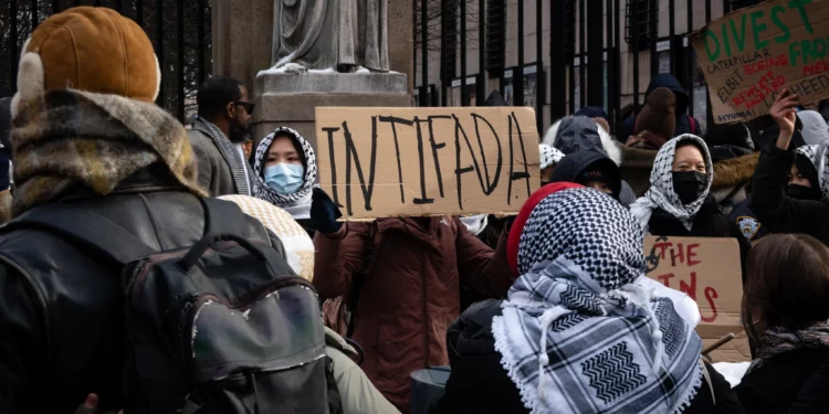 Trump ordena deportar a extranjeros que protestas contra Israel