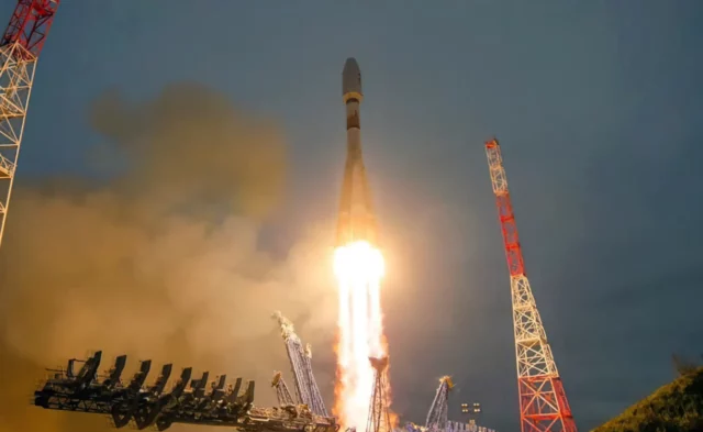 Satélite ruso Kosmos-2570 lanza dos objetos “militares” al espacio