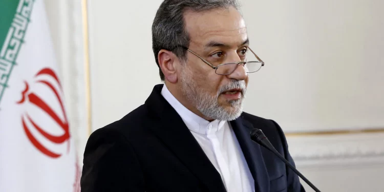 El ministro de Asuntos Exteriores iraní, Abbas Araghchi, habla durante una conferencia de prensa conjunta en Teherán, el 19 de noviembre de 2024. (AFP)