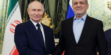 Rusia e Irán firman acuerdo estratégico militar por 20 años