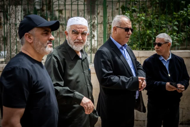 Israel ilegaliza y cierra oficinas del organismo de reconciliación árabe