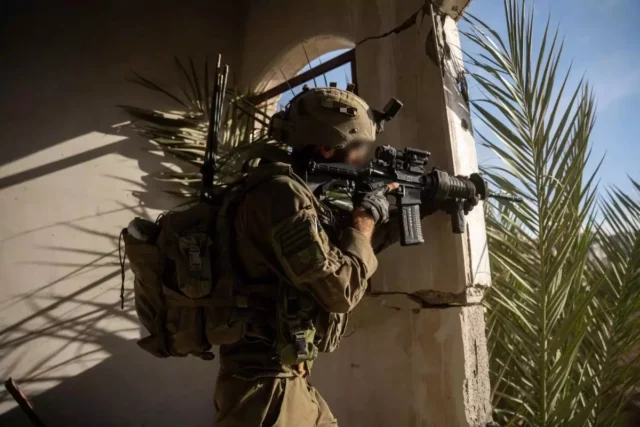 Soldado israelí abandona Brasil tras orden de investigación judicial