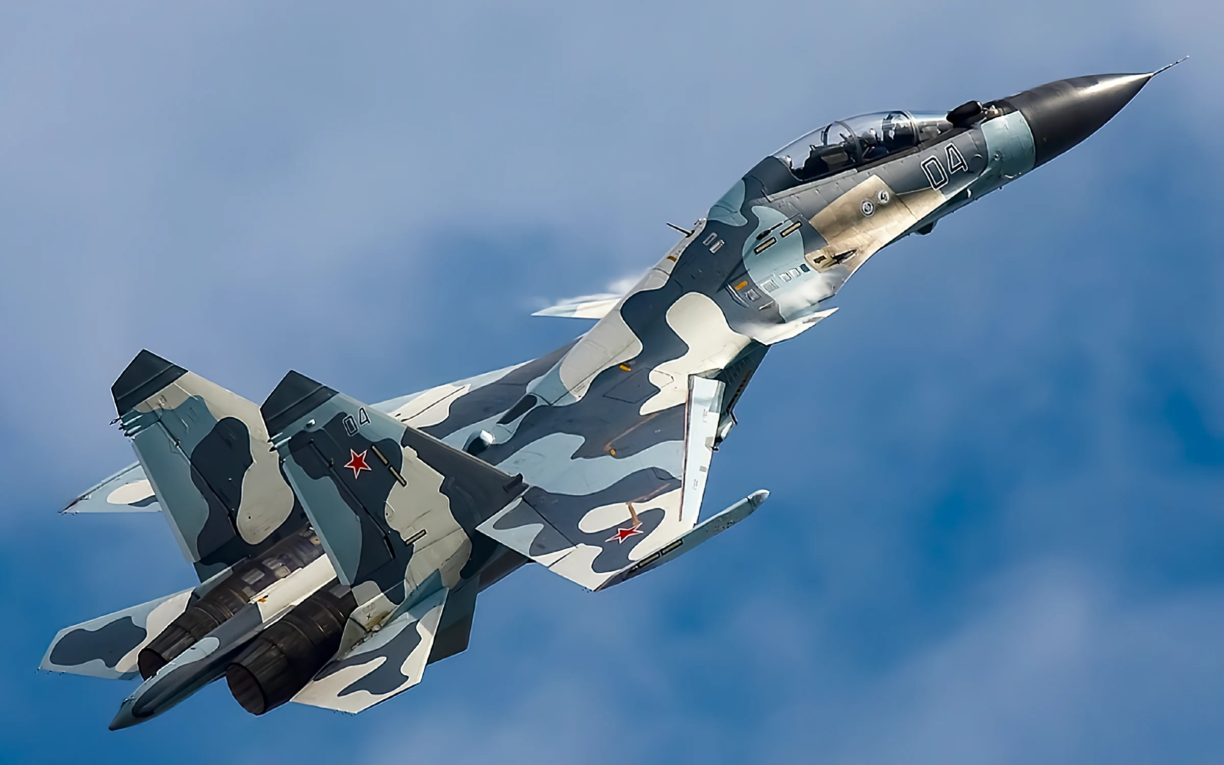 Caza ruso Su-30SM está cayendo en los cielos de Ucrania