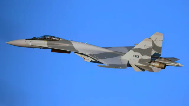 Rusia confirma rol del Su-35S como escolta de cazabombarderos Su-34
