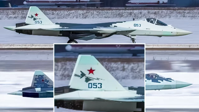 Caza Su-57 ruso exhibe marca “S-70” en su cola