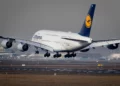 Un Airbus A380 de Lufthansa aterriza en Frankfurt, Alemania, el 14 de febrero de 2019. (AP/Michael Probst)