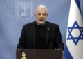 El líder de la oposición, Yair Lapid, elogia el acuerdo de alto el fuego recientemente anunciado para los rehenes en una declaración en video, el 15 de enero de 2025 (captura de pantalla)